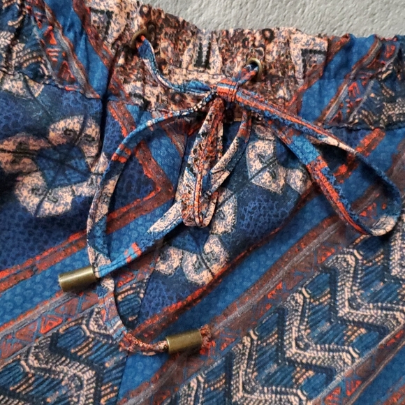 Skies are Blue drawstring pocketed shorts - Picture 2 of 5